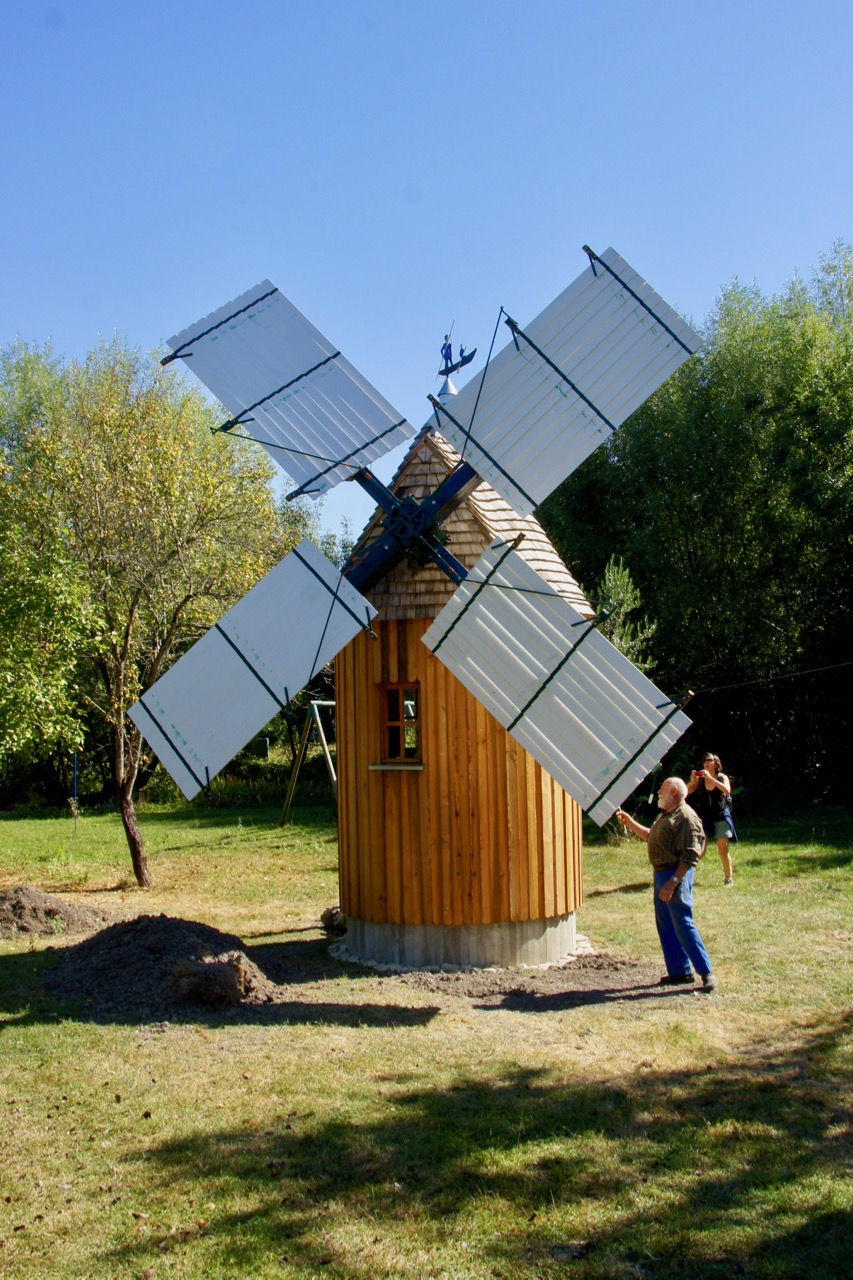 Moulin insolite, construit tout en bois