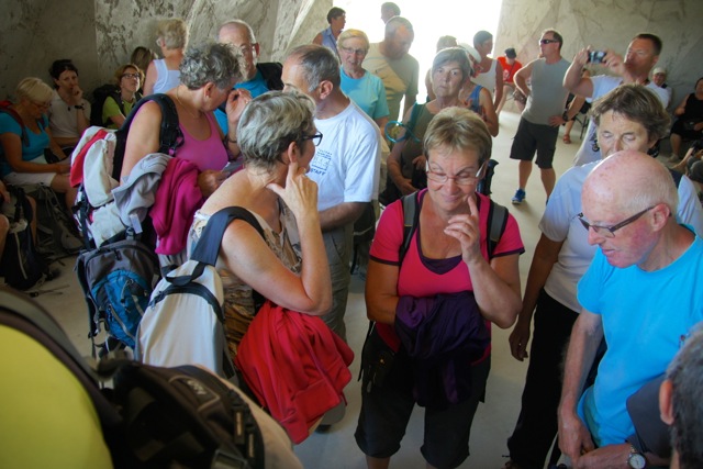 Avant l'entrée dans la Caverne