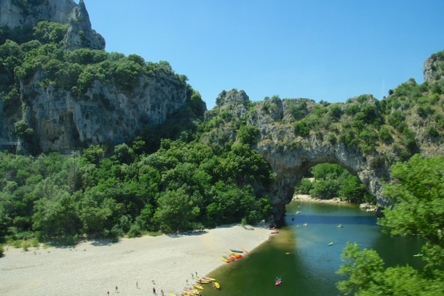 Le Pont d'Arc vu de la route