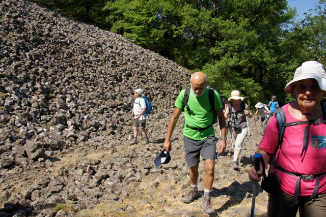 Un éboulis de roches volcaniques