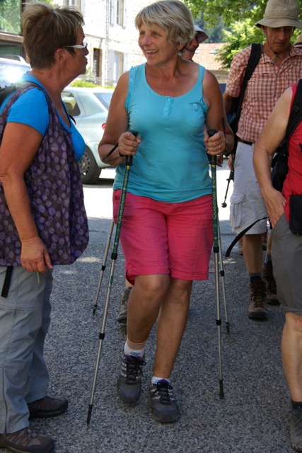 Momo souriante malgré un incident de cheville