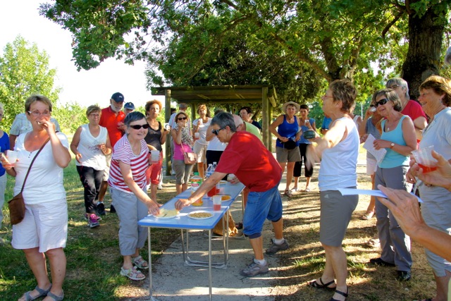 Sur le chemin du retour, après l'apéro, le pique-nique traditionnel