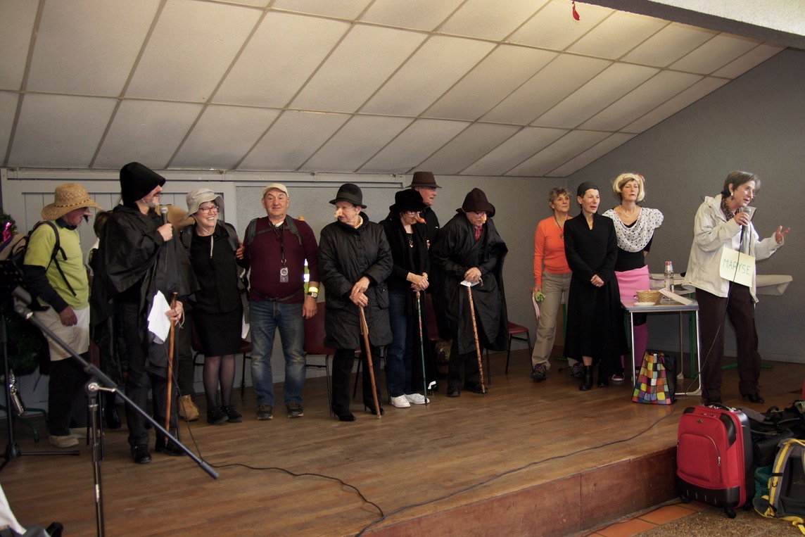 Fin du vaudeville. Chapeau bas les artistes