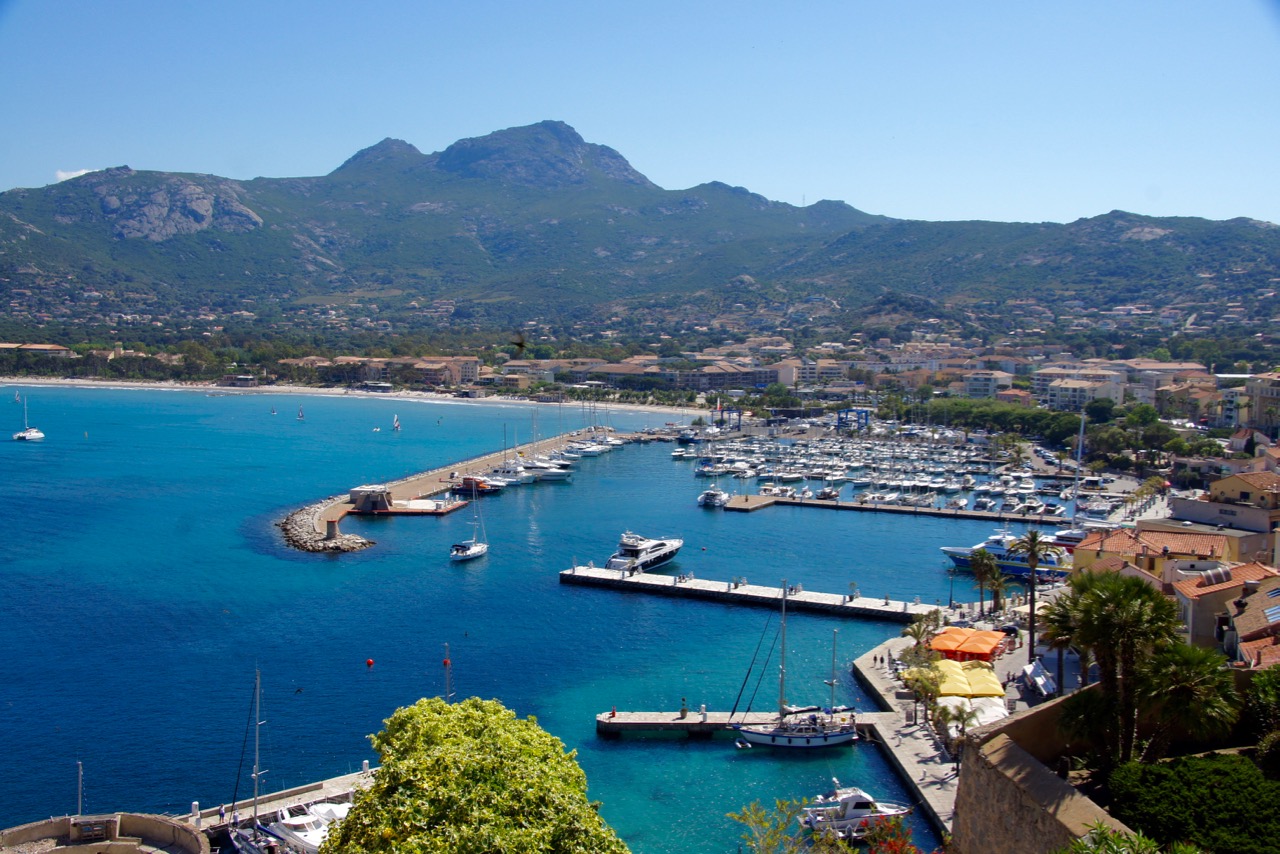 Le port de Calvi vu de la citadelle