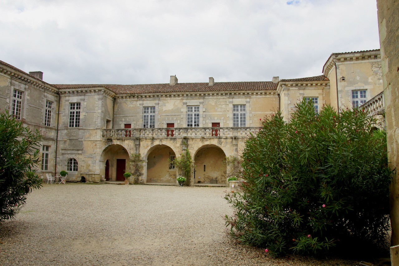 La cour du Château