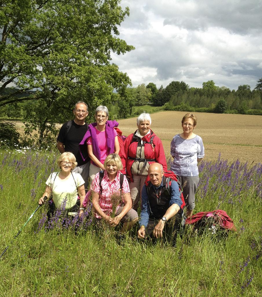 Rando en petit groupe dans les fleurs et sans pluie