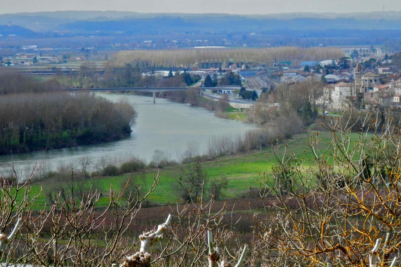 La Garonne avec Port-Sainte-Marie à droite