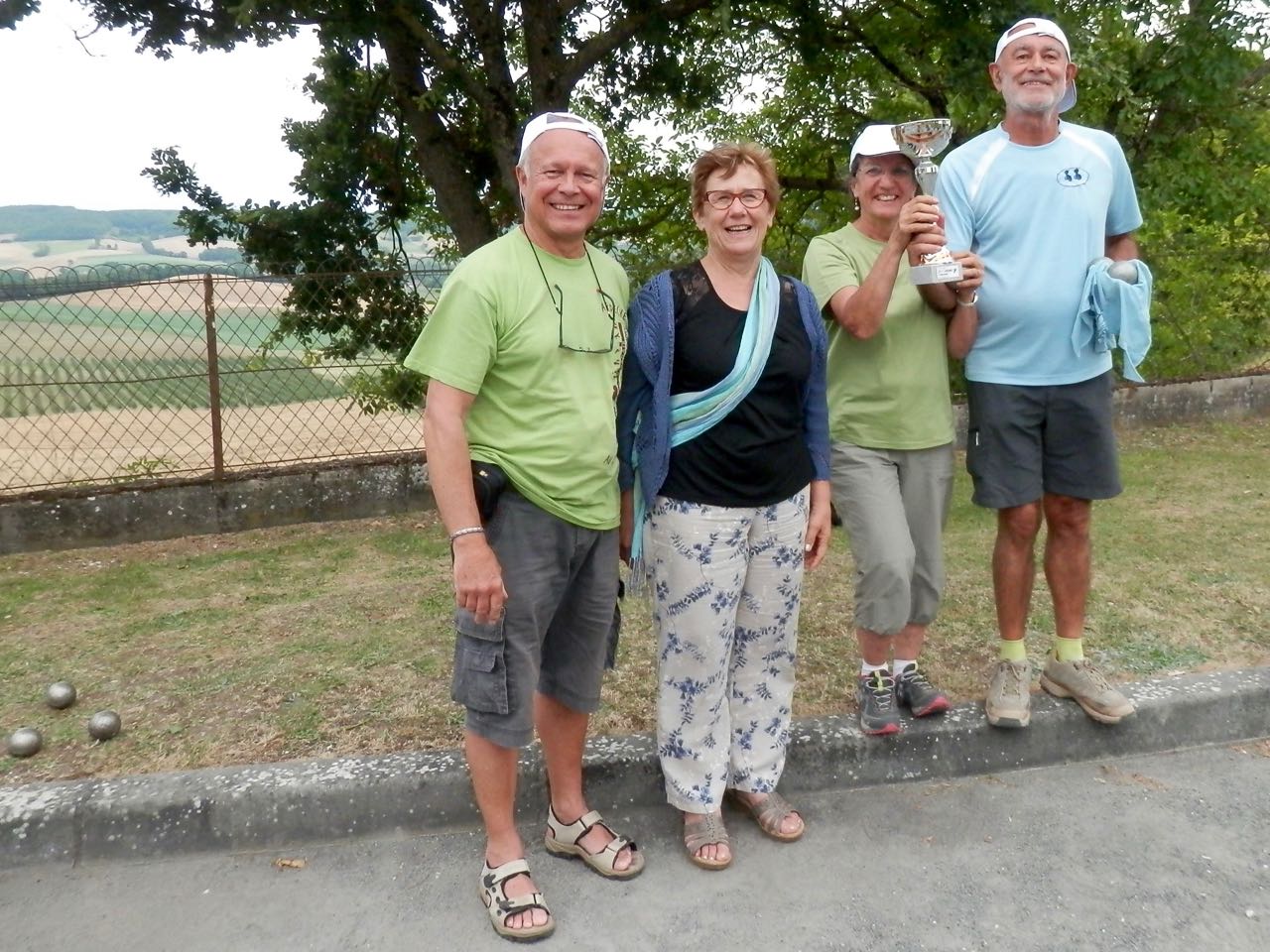 Pour finir (tard) le trio gagnant de la finale de pétanque. Bonnes vacances